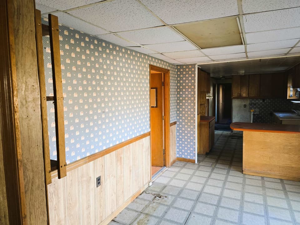 208 Easy Street, photo 16 of 39