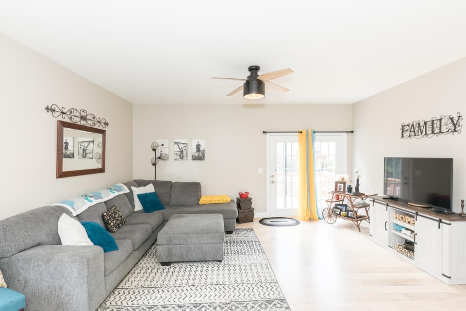 225 Meadow Dr NW, photo 10 of 34
