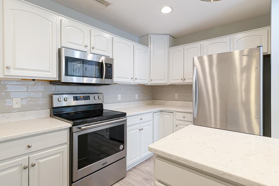 1730 Lions Drive, photo 9 of 40