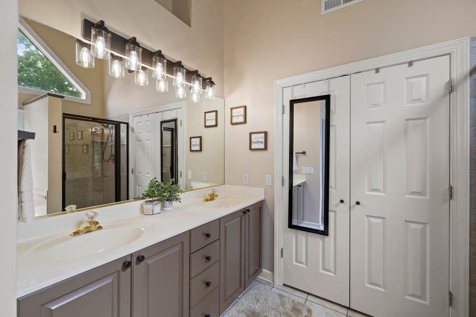 2050 Lubna Drive, photo 21 of 40