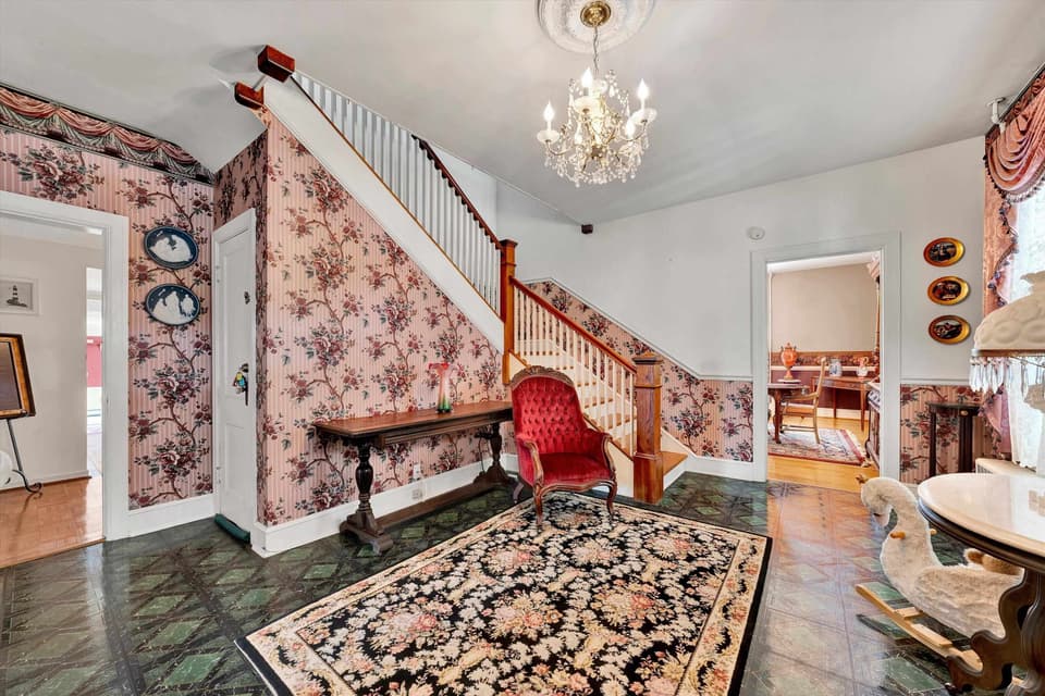 115 Lester Street, photo 8 of 40
