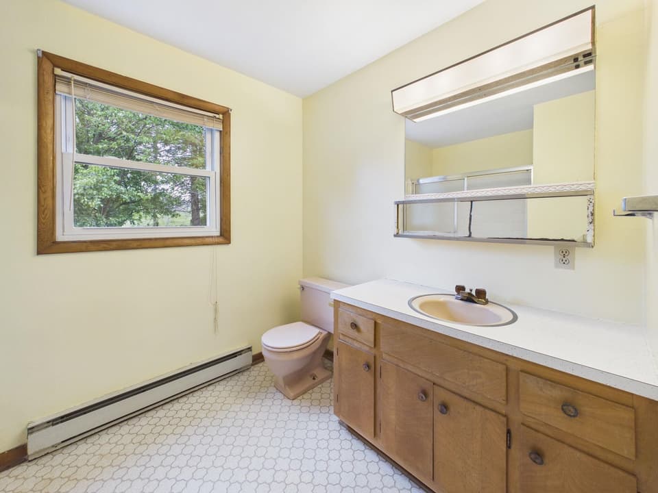 405 Maple Drive SE, photo 16 of 37