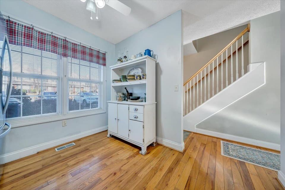 335 Willow Oak Dr NW, photo 4 of 26