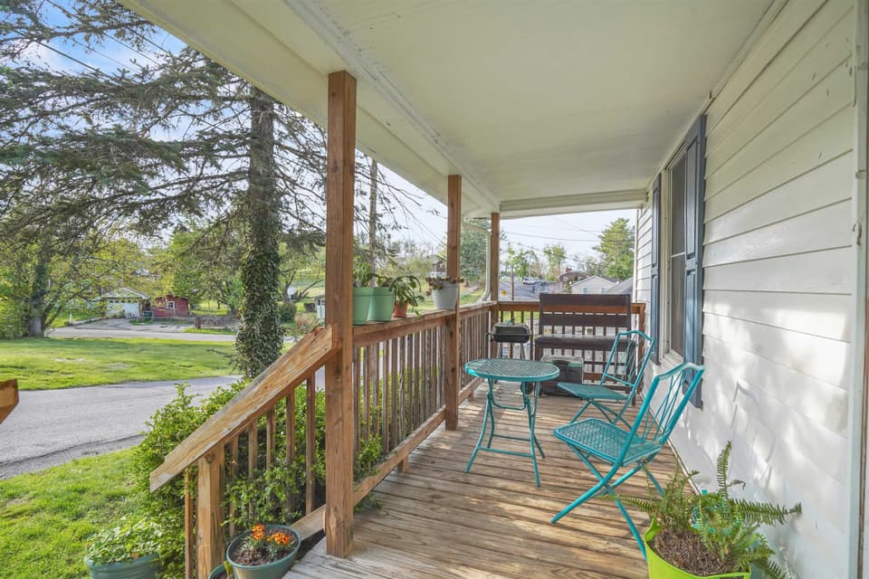 513 Craig Street, photo 5 of 32