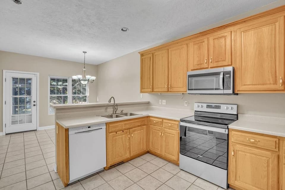 730 Republic Road, photo 10 of 40