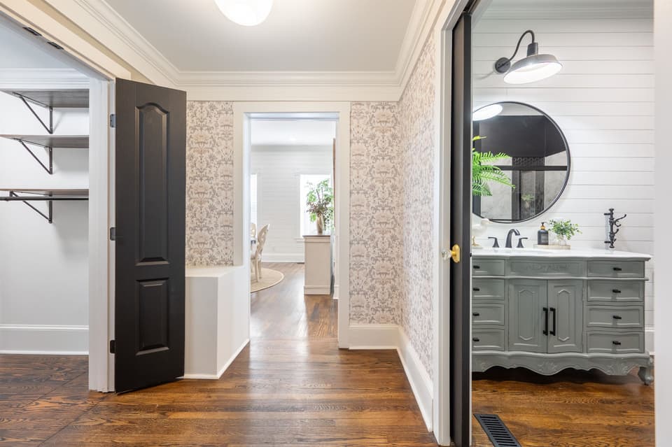 200 S Franklin Street, photo 22 of 40