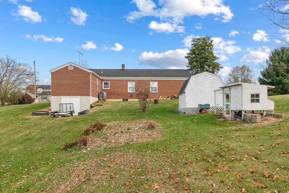 1595 Gallimore Street, photo 38 of 40