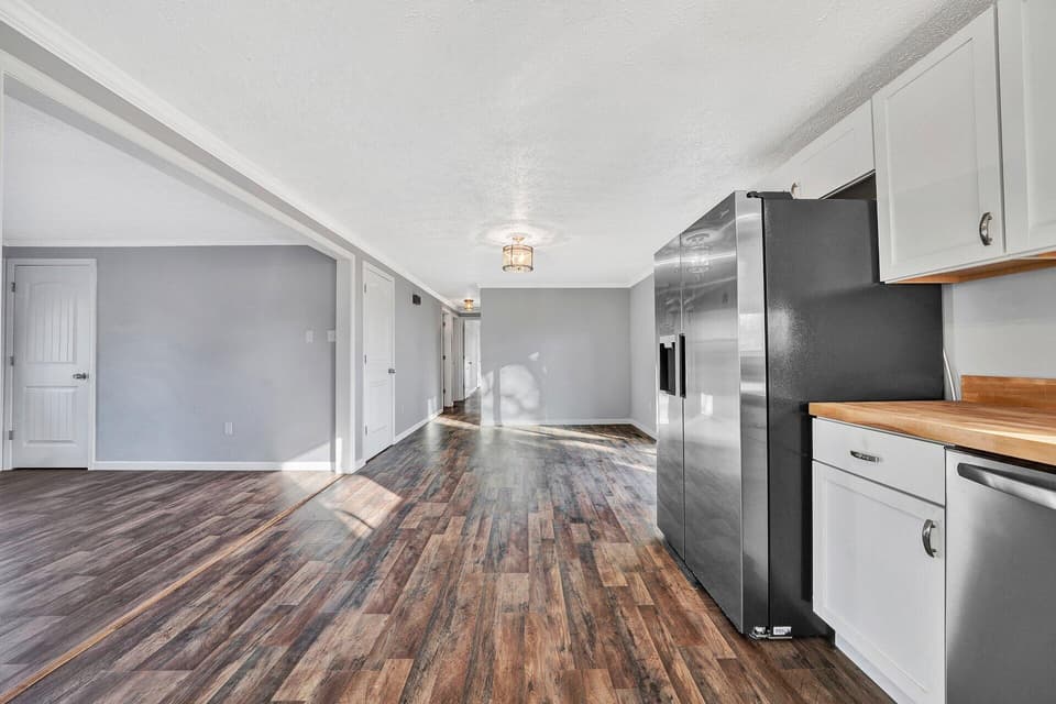 115 Thelma Lane, photo 4 of 29