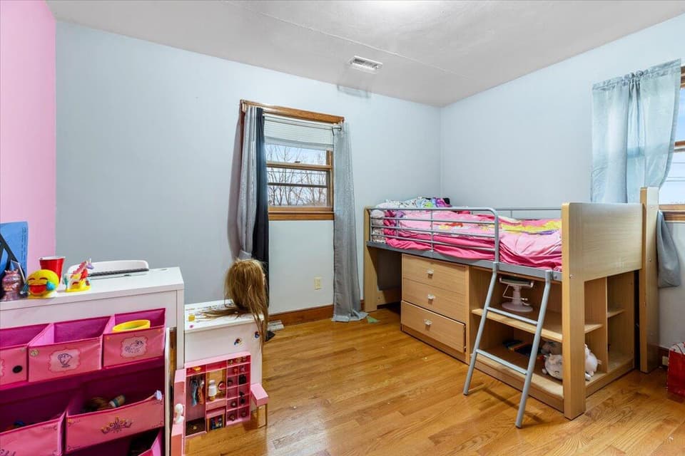 135 Griggs Street, photo 16 of 36