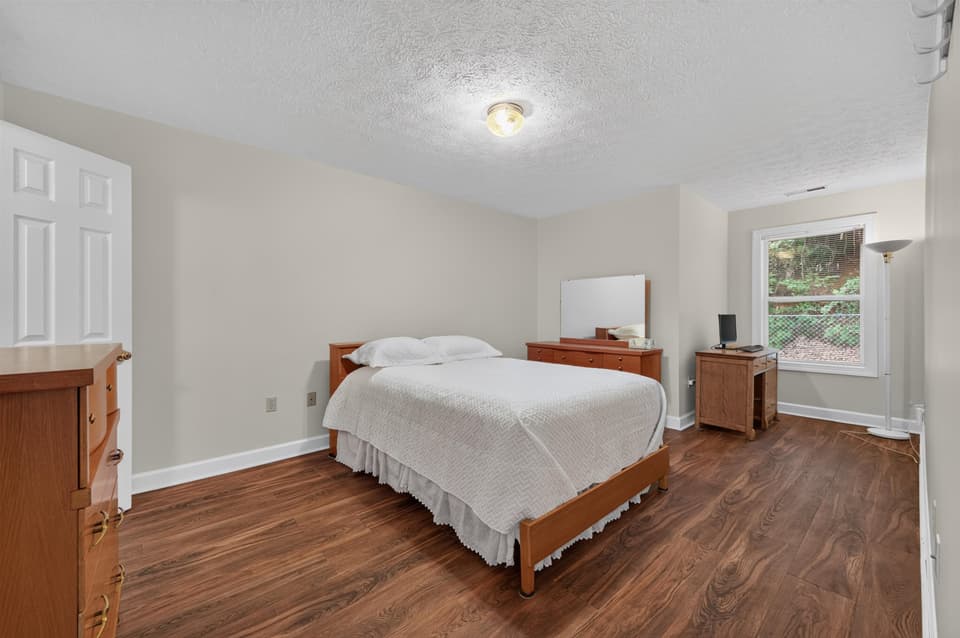 650 Kamran Drive, photo 17 of 40