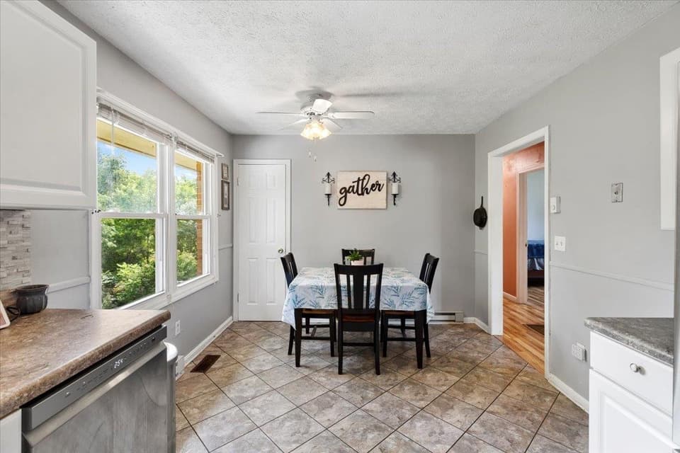 2318 Plateau Drive, photo 11 of 40
