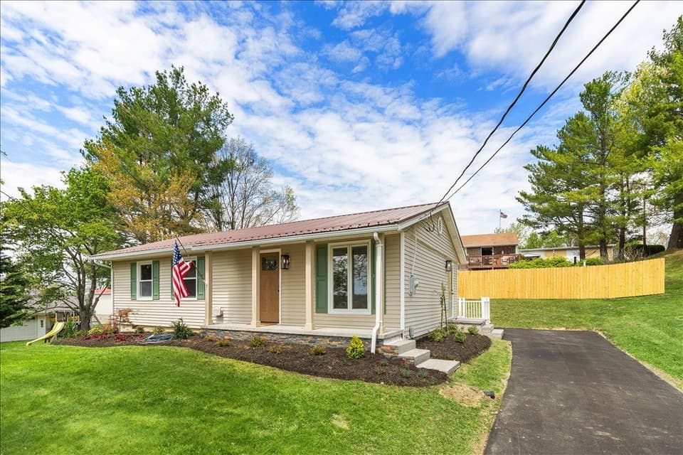 490 Sunnyside Lane NE, photo 37 of 39