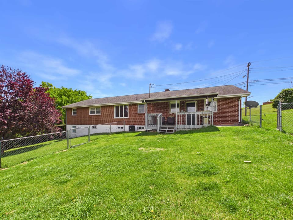 85 Wades Lane, photo 4 of 40