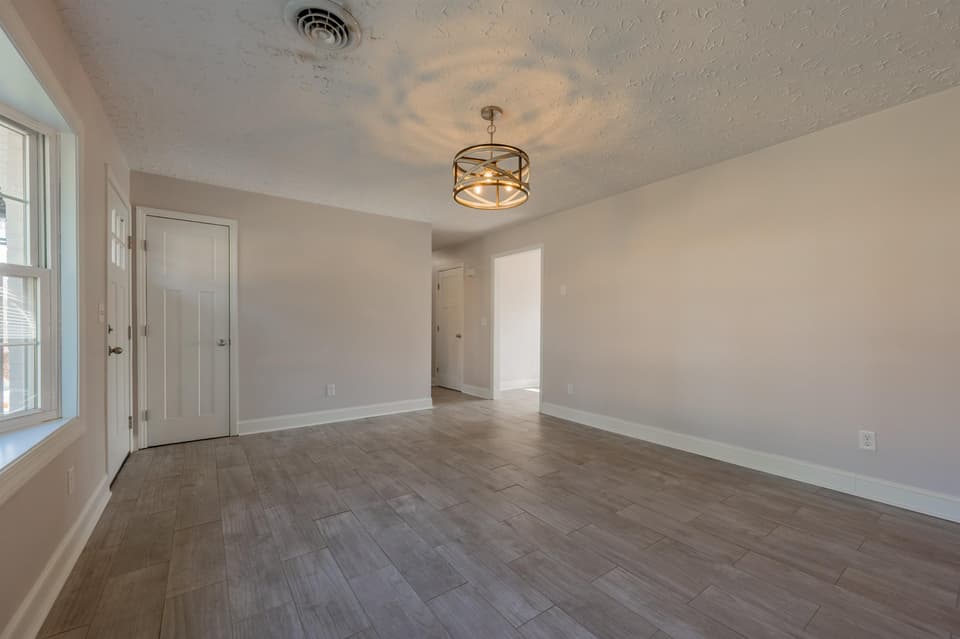 230 Montgomery Street NE, photo 11 of 40