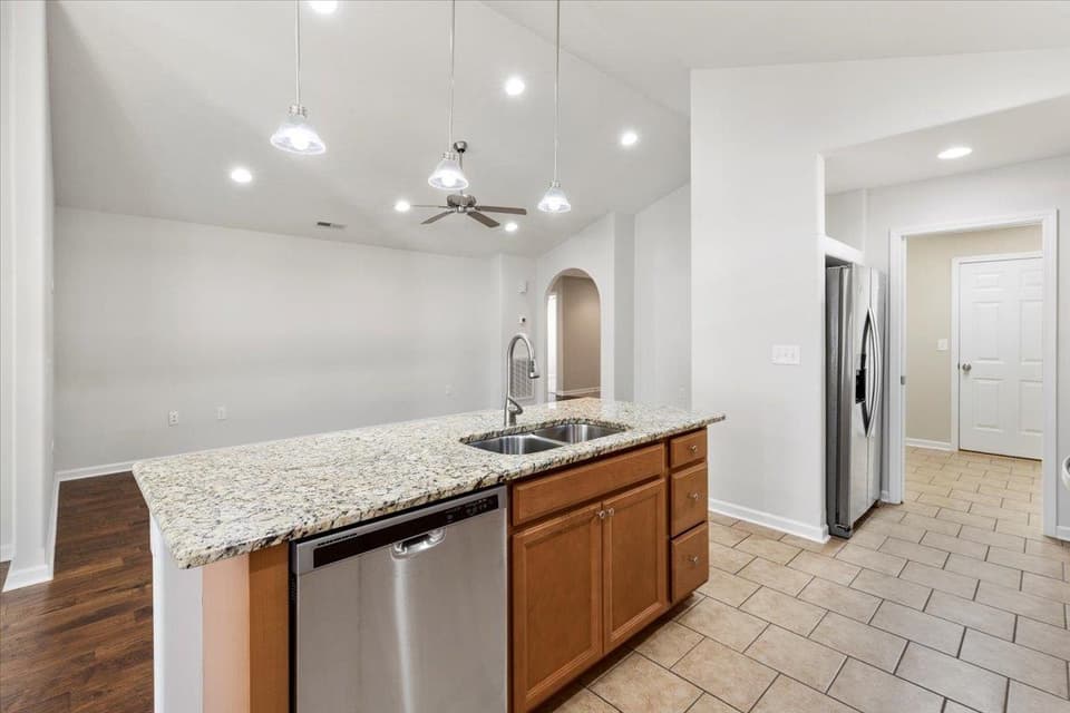 2045 Giles Drive SE, photo 19 of 40