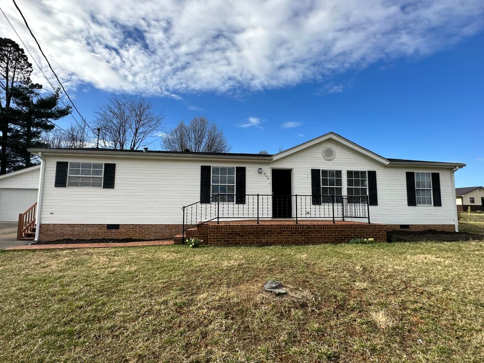 240 Epperly Dr, photo 2 of 29