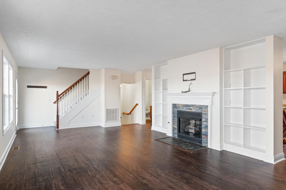 560 Oak Tree Boulevard, photo 10 of 40