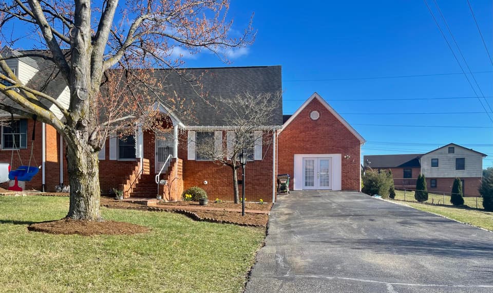 15 Scattergood Dr NE, Christiansburg, VA