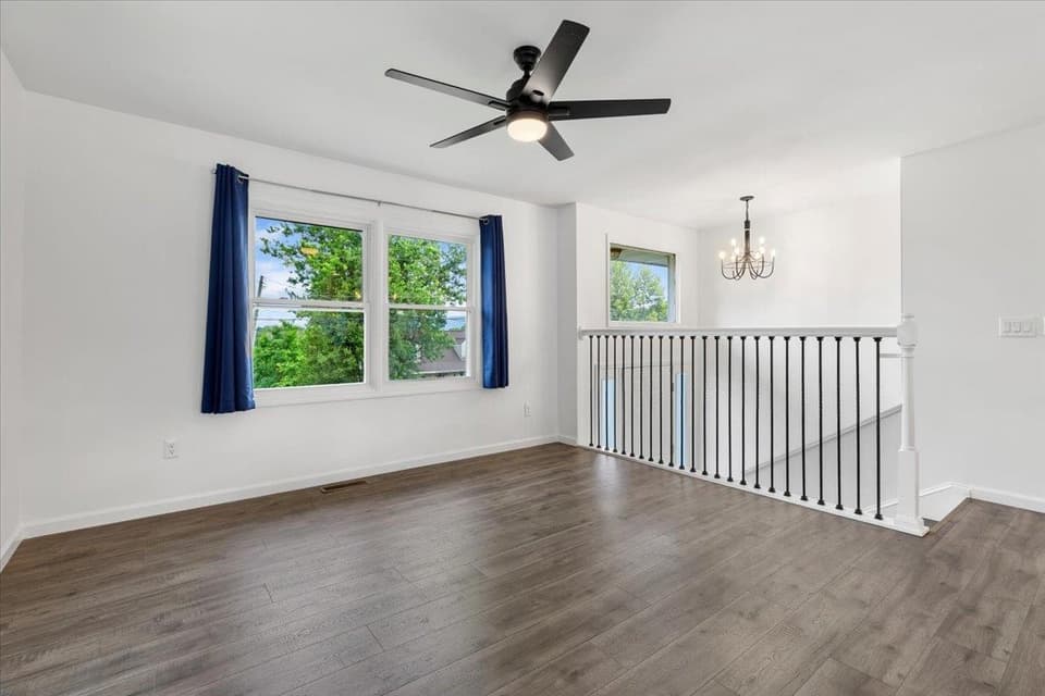 120 SE Howery Street, photo 8 of 40