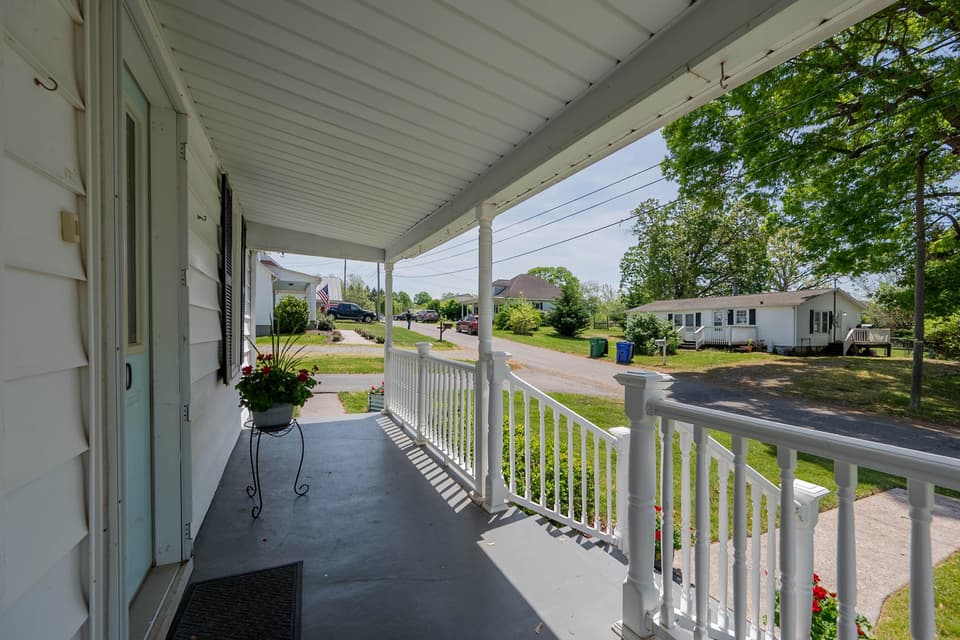 940 Forest Street, photo 6 of 40