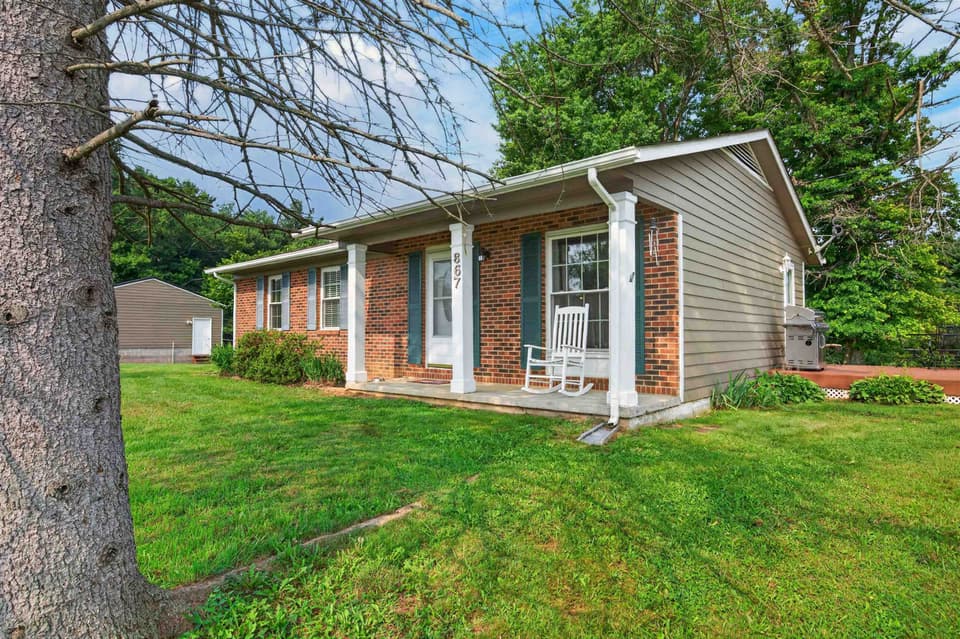 867 Switchback Road, photo 4 of 40