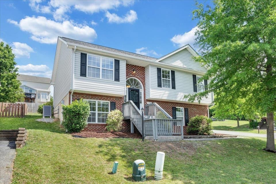 100 Wistaria Drive, photo 34 of 36
