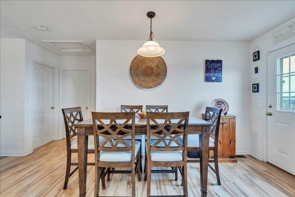 445 Chelsea Loop, photo 16 of 40