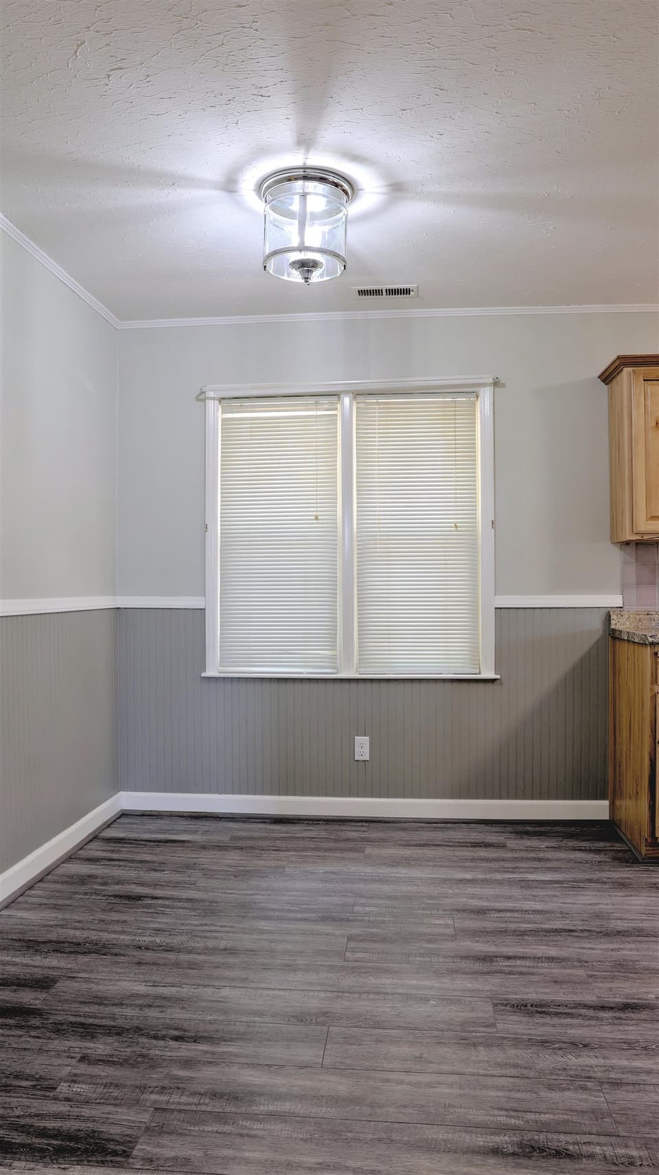 2611 Kings Court, photo 17 of 40