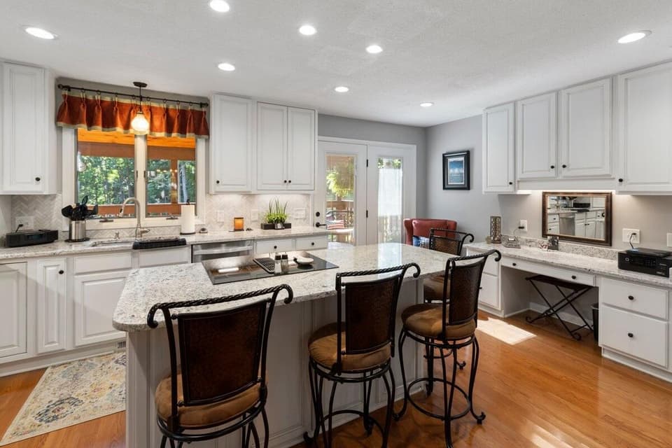 255 Patricia Lane NE, photo 13 of 35