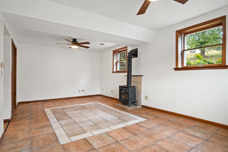 405 Overland Drive, photo 24 of 40