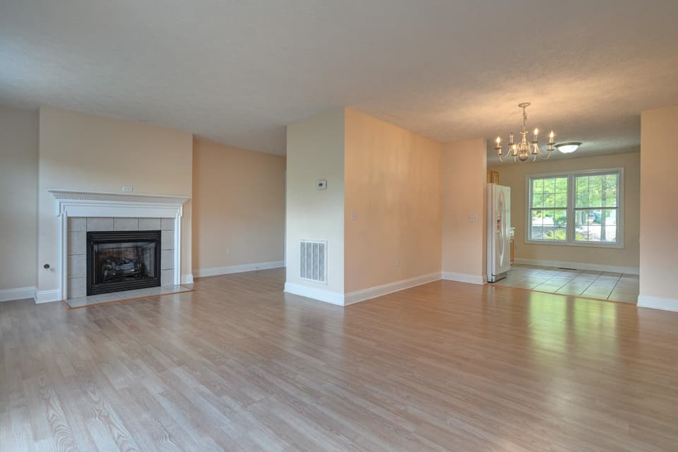 815 Oaktree Boulevard, photo 11 of 30