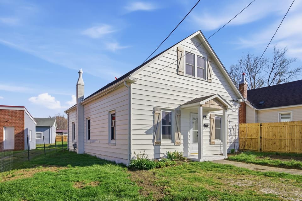 1050 Harless Street NE, photo 2 of 31