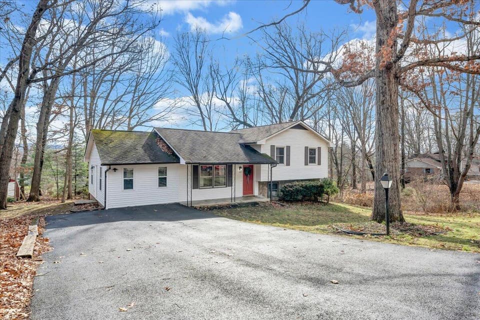 1100 Flint Drive, photo 2 of 37