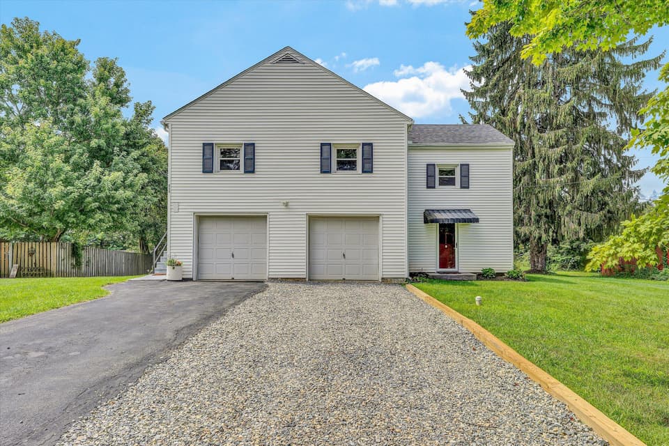 215 S Hill Dr, photo 5 of 37