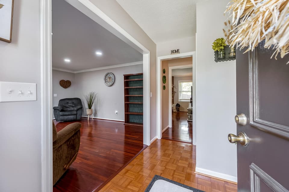 170 Briarwood Drive, photo 4 of 40