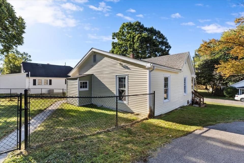 930 Forest Street, photo 31 of 36