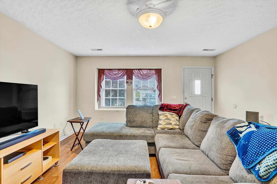 140 Jennifer Street SE, photo 5 of 21
