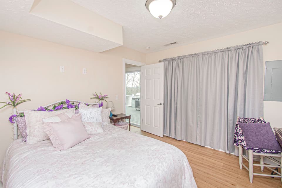 190 Robin Hood Drive, photo 24 of 40