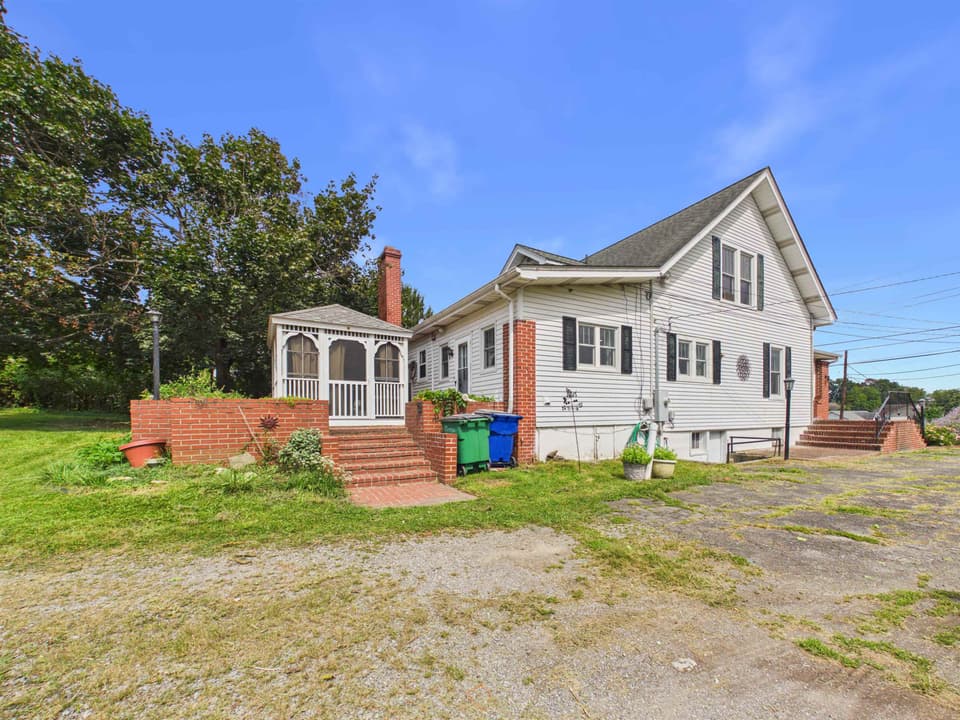 100 Alleghany Street SE, photo 3 of 40