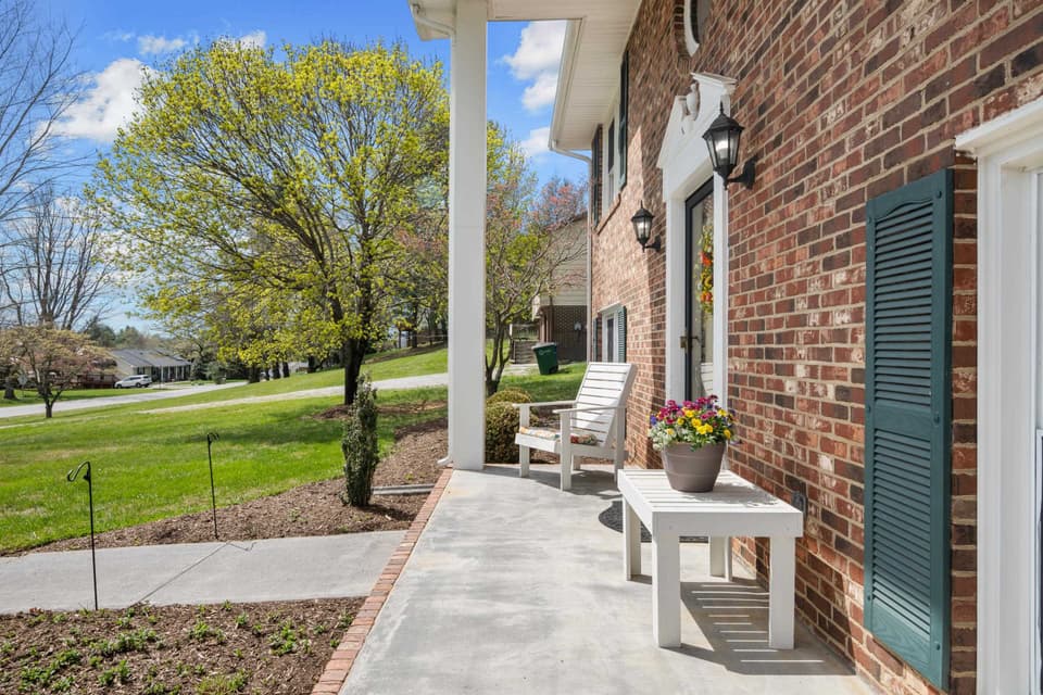 130 Somerset Street, photo 9 of 40