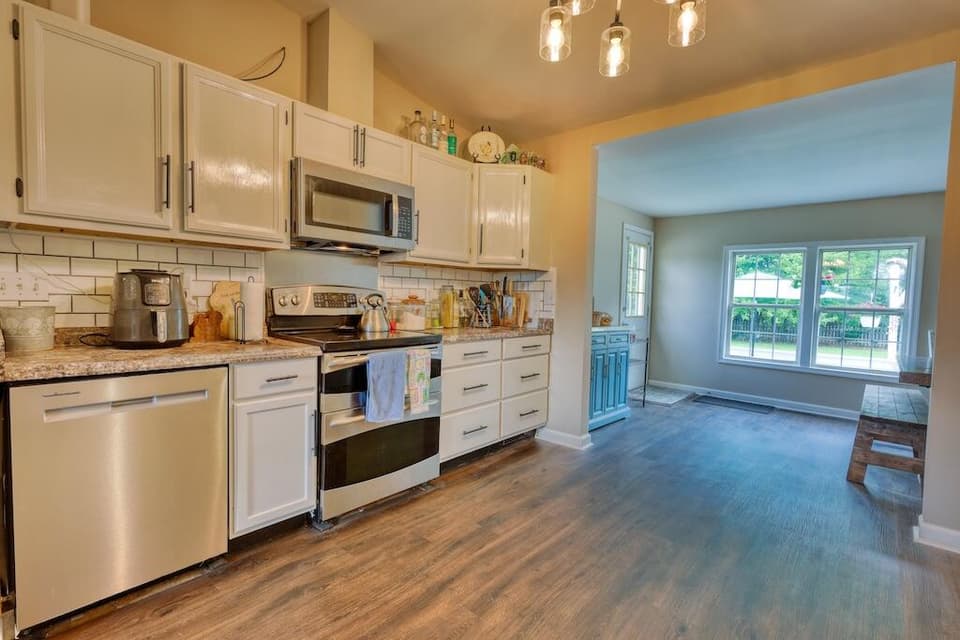 1460 Westview Dr, photo 5 of 30