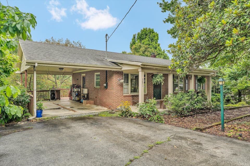 2671 Beulah Ln, photo 2 of 38
