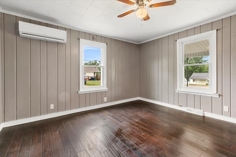 690 Harless Street, photo 15 of 40