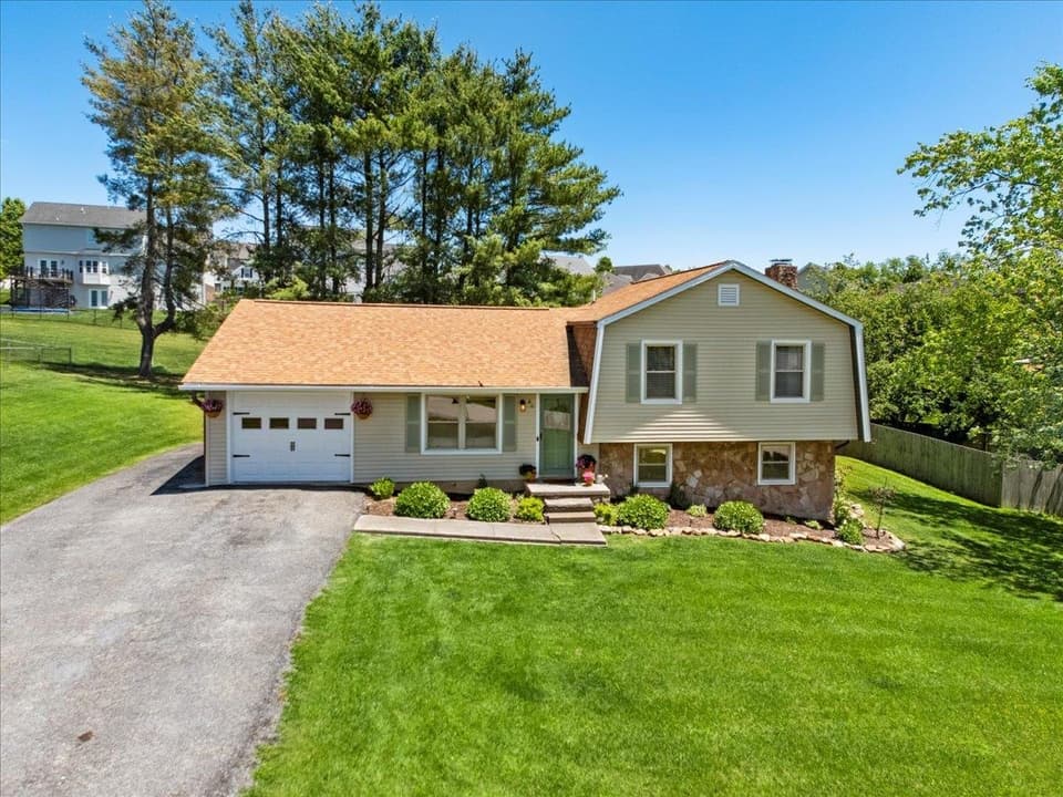 80 Henley Drive, photo 2 of 40