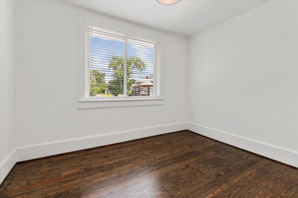 612 E Main Street, photo 32 of 40