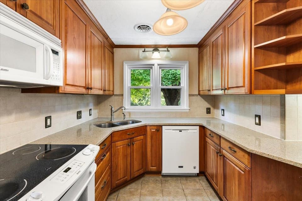 110 Rosehill Drive, photo 15 of 40
