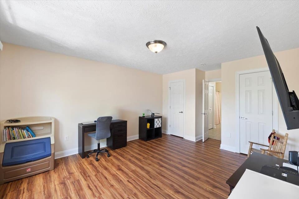 175 Kitty Lane, photo 10 of 34