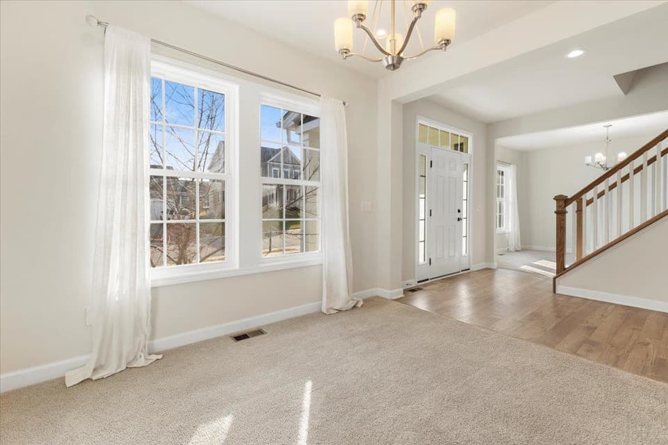 820 Jefferson Circle, photo 18 of 40