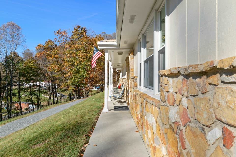 4550 Wayside Drive, photo 40 of 40