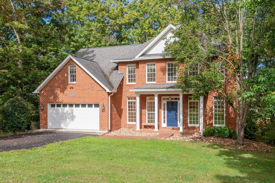 2075 Lubna Drive, photo 4 of 40